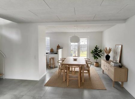 Lyst rækkehus med moderne indretning og dejlig have - Photo 3