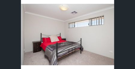 STUNNING TOWNHOUSE - QUIET LOCATION - Photo 4