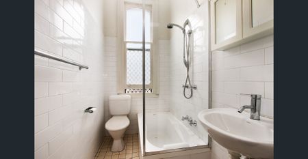 Delightful ground floor art-decor one bedroom flat - Photo 4