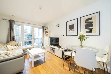 Dickens Yard - Photo 2