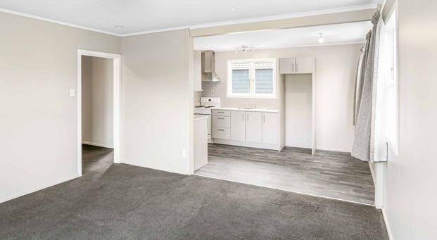 Three bedroom home in Otara! - Photo 1