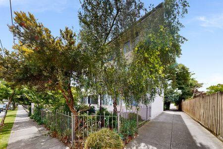 Private and Secure Apartment - Photo 2