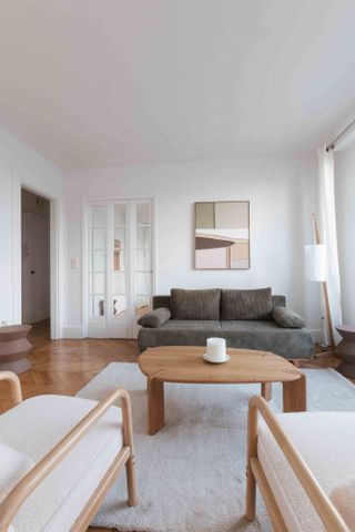 Location Appartement 3 pièces 83m² PARIS 8ème - Photo 2