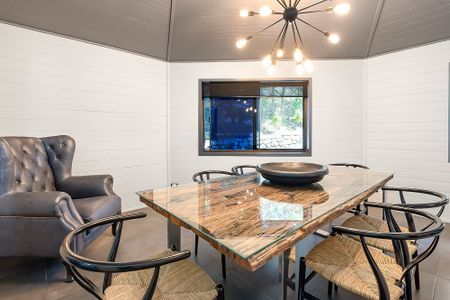 Stunning 3-Bedroom House with exceptional views - Photo 3