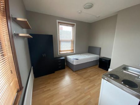 Studio to rent - Photo 3