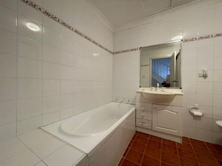 Three Bedroom Townhouse in Prime Location - Photo 4