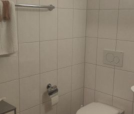 Topmoderne 2.5-Zimmerwohnung im Erdgeschoss mit Garten-Terrasse - Foto 3