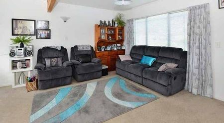 Four bedrooms and two bathrooms - Photo 5