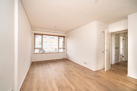 Marlowes, Hemel Hempstead, HP1 1ER, Hertfordshire - Photo 2