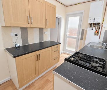 2 bedroom ground floor flat to rent - Photo 4