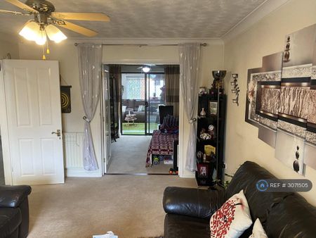 5 bedroom detached house to rent - Photo 4