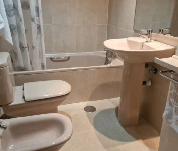 Apartamento de alquiler en Calle de Samaniego, 12, Rejas - Photo 1