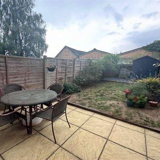 Bedroom Terraced House In Godalming, GU7 - Photo 1
