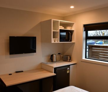 Fully Furnished Studio Living – Walk To The Cbd! - Photo 2