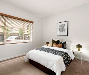 North Facing, Spacious Art Deco – Ground Floor - Photo 6