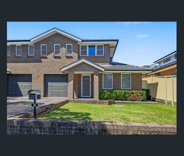 Spacious Four-Bedroom Duplex with Ducted Air Conditioning & Double ... - Photo 3