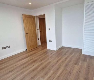 Tealing Drive, Epsom, Surrey, KT19 - Photo 3