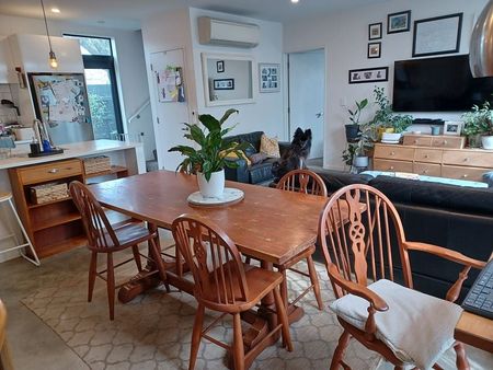 Fantastic 3bed 2 bath townhouse in great location - Photo 4