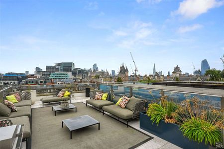 A beautifully furnished sub-penthouse apartment with a large roof terrace in a world class development. - Photo 3