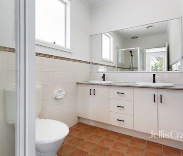 UPDATED 3 BEDROOM TOWNHOUSE - Photo 5