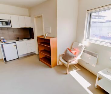 Large 1 Bedroom - Photo 3