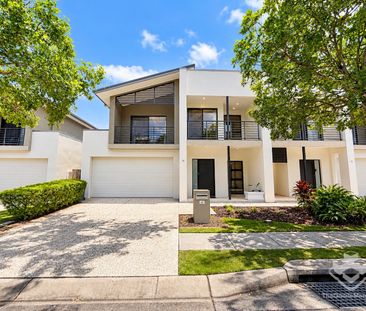 5 BEDROOM TOWNHOUSE IN THE HEART OF CARINDALE - Photo 3