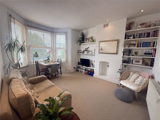 Warwick Road, N11, London - Photo 1