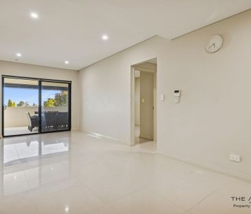 Top-Floor Apartment – A Rare Find! - Photo 1