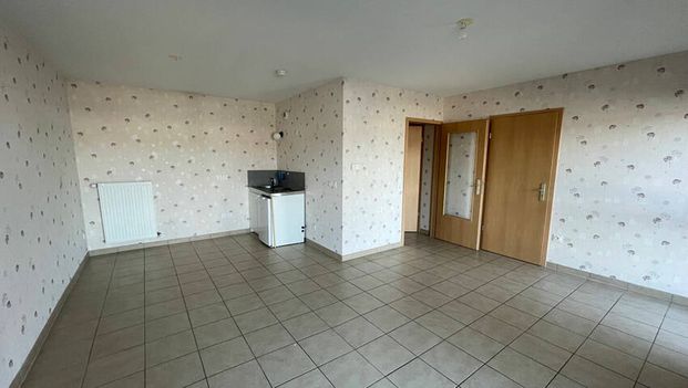 LOCATION AMNEVILLE RESIDENCE SENIOR F2 BALCON ET PARKING - Photo 1