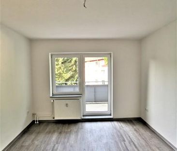 Frisch renovierte 2-Zi.-Whg. mit Tageslichtbad und Balkon - Photo 1
