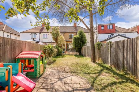 3 bedroom terraced house to rent - Photo 2