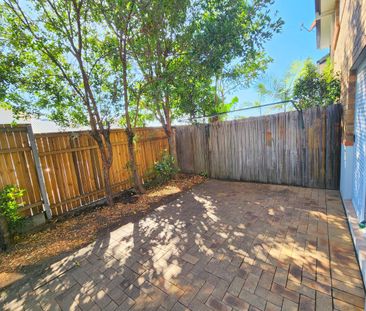 2 BEDROOM TOWNHOUSE IN A PRISTINE LOCATION - Photo 3