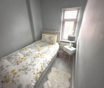 15 Iveagh Crescent, Belfast, BT12 6AW - Photo 5