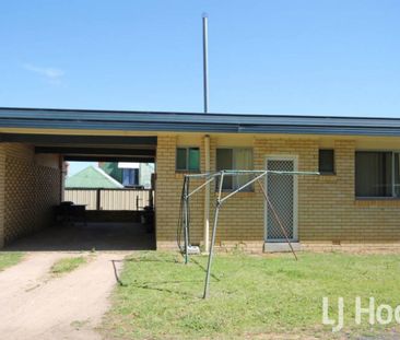 Tidy Brick Unit, Close to Corner Store - Photo 1