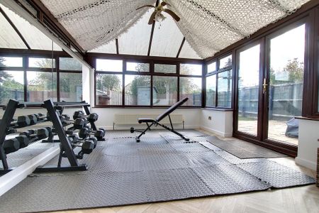 3 bedroom semi-detached house to rent - Photo 3