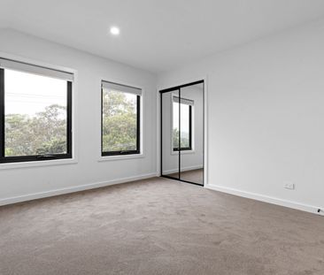 BRAND NEW TOWNHOME IN THE HEART OF ELTHAM VILLAGE SHOPPING CENTRE - Photo 4