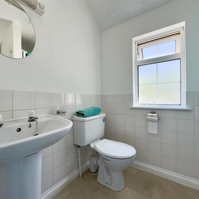2 bedroom terraced house to rent - Photo 1