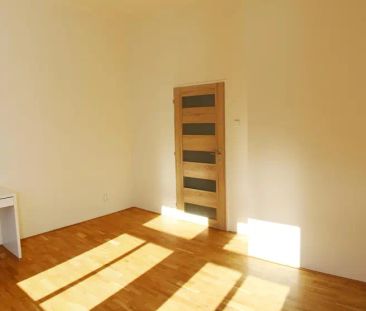 Pronájem zrekonstruovaného bytu 2+1, 2. patro, Praha 10, ulice 28. ... - Photo 3
