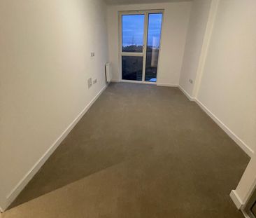 Two bedroom two bathroom apartment in barking - Photo 5