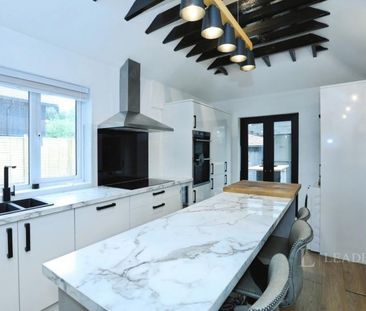 4 bedroom house to rent Fox Hill, Haywards Heath, West Sussex, RH16 - Photo 5