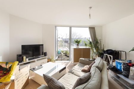 1 Bed Flat - Photo 2