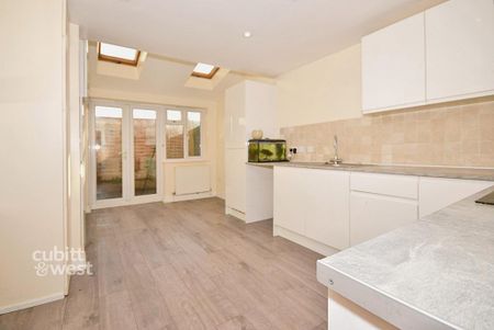 3 bedroom semi-detached house to rent - Photo 4