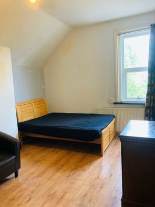 Room in a Shared House, Stockport Road, M12 - Photo 1