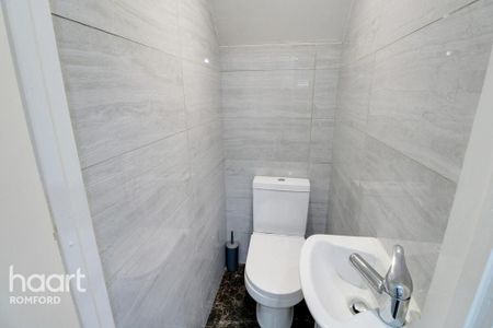 3 bedroom end of terrace house to rent - Photo 2