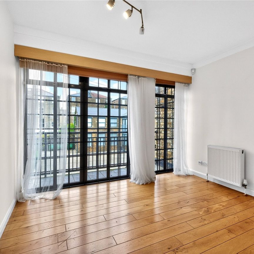 St. Pauls Crescent, London, NW1 9TN - Photo 1