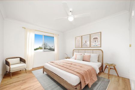 Renovated top floor unit - Photo 3