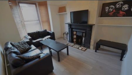 5 Bed - 2 Ashville View, Hyde Park, Leeds - LS6 1LT - Student - Photo 2