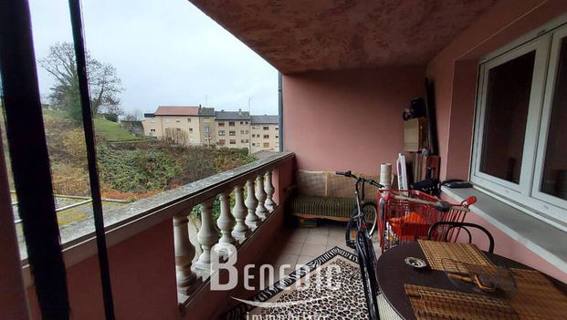 Appartement - proche centre-ville - parking et balcon - Photo 1