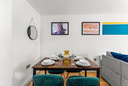 Three Queens' Lane - Photo 5