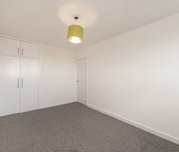 3 Bed Flat, Arnal Crescent, SW18 - Photo 5